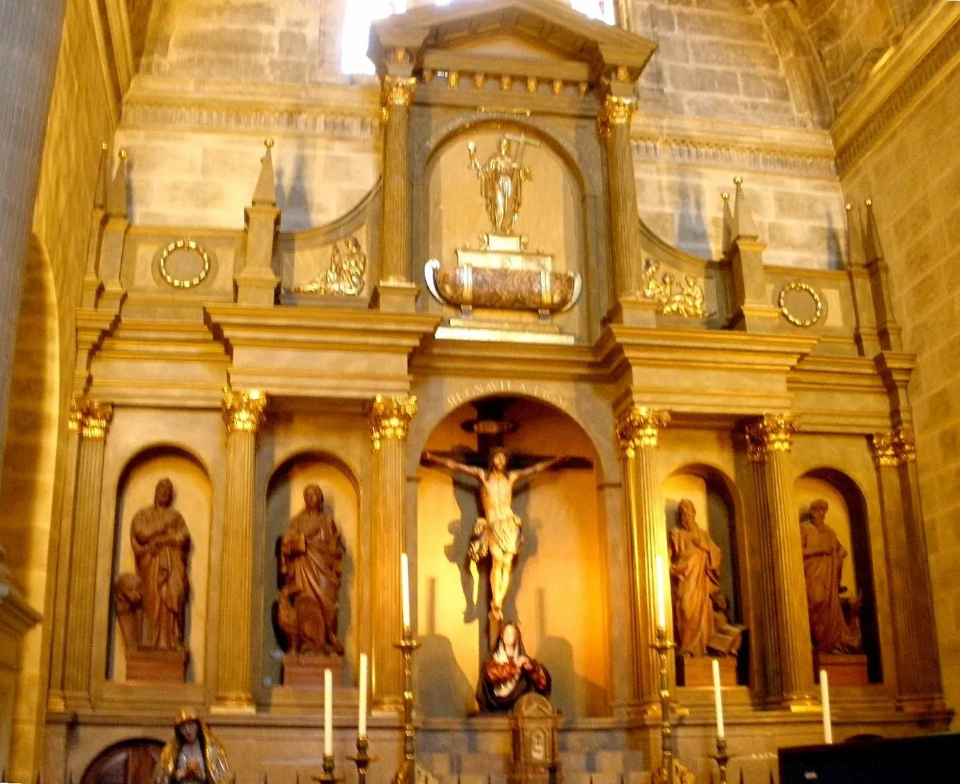Retablo dorado de una capilla de la Catedral de Málaga