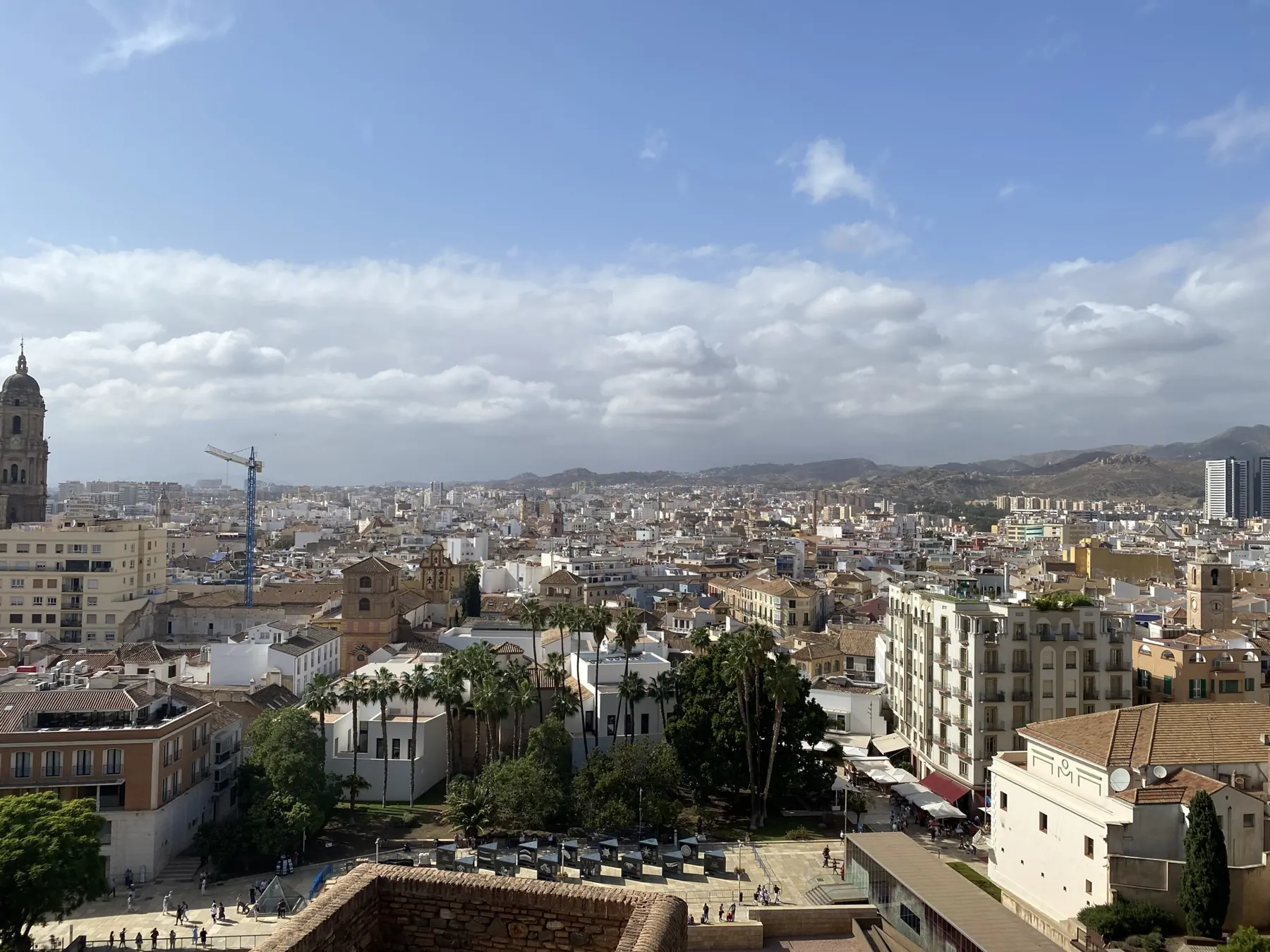 Vistas del centro de Málaga con la Catedral desde la Alcazaba